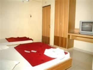 העיר בנגלור Ug Grand Hotel מראה חיצוני תמונה